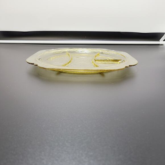 FEDERAL MADRID AMBER YELLOW DEPRESSION  GLASS 10 1/4" Divided Relish Plate - Picture 4 of 4